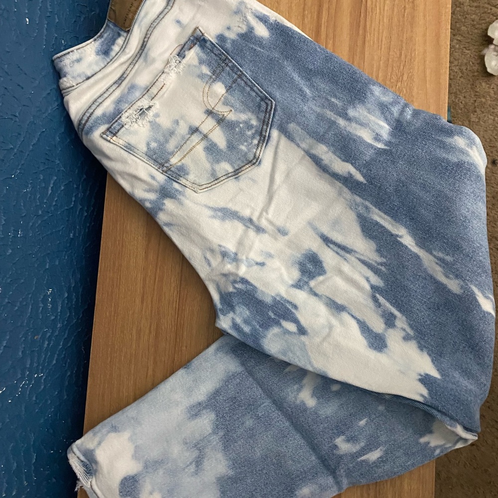 Bleached American eagle mom jeans